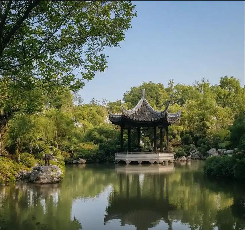 鹤岗兴安现实餐饮有限公司